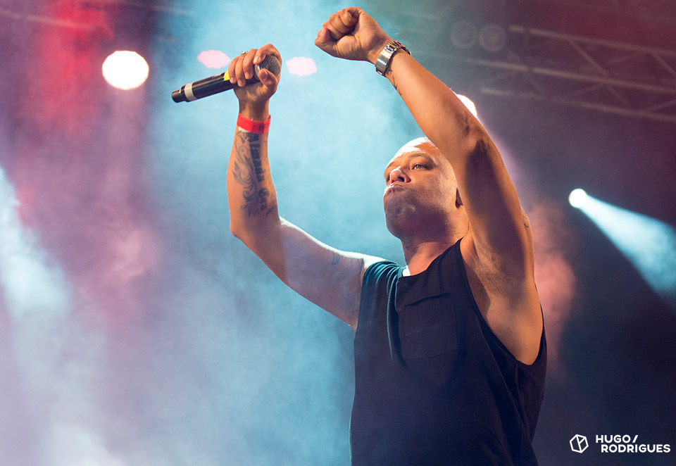 Carlão vive para sempre no seu novo single
