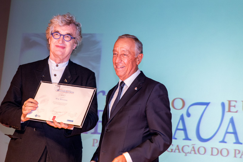 Wim Wenders condecorado por Marcelo em Lisboa