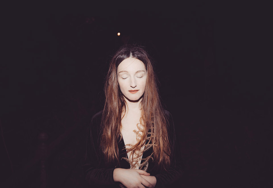 Johanna Glaza mostra uma nova face da folk no Musicbox