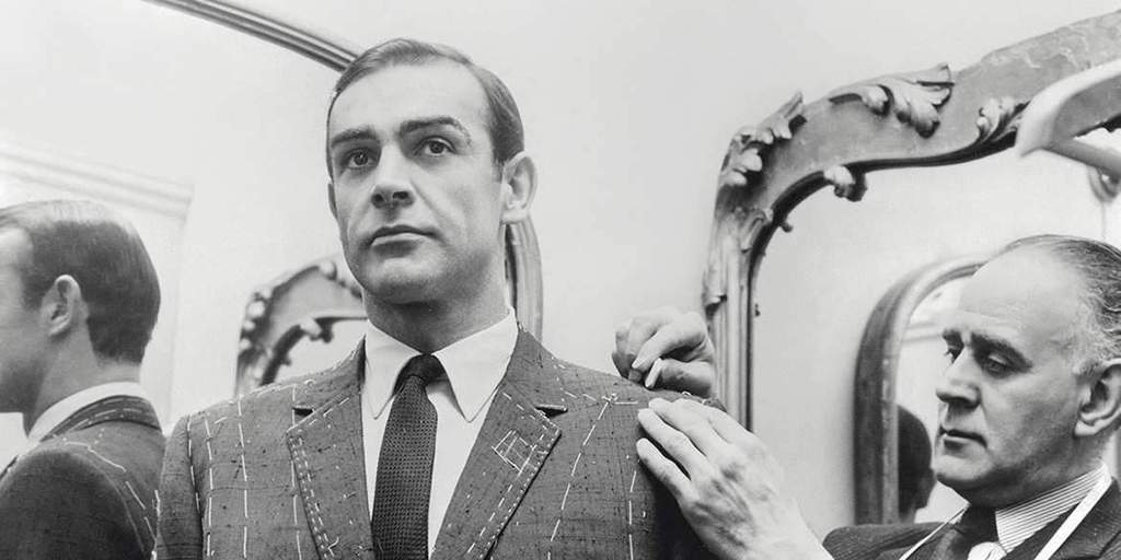 Pssst, gajo, cala-te com o James Bond