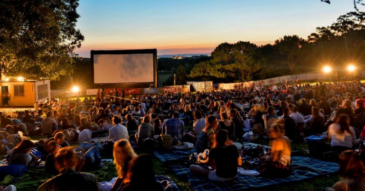 Troia com sessões de cinema ao ar livre pata toda a família