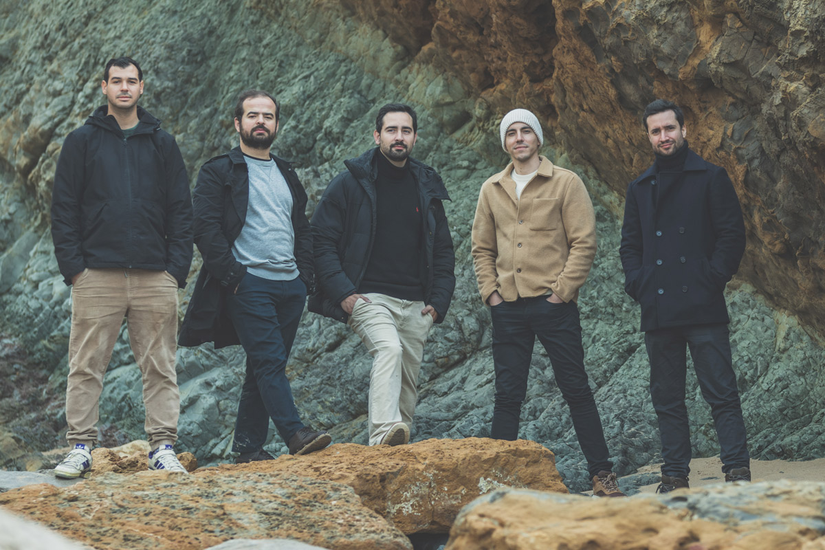 Contraluz editam segundo álbum “BATEQUEBRAFURA”