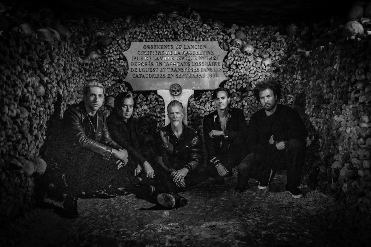 Queens of the Stone Age anunciam “Alive In The Catacombs”
