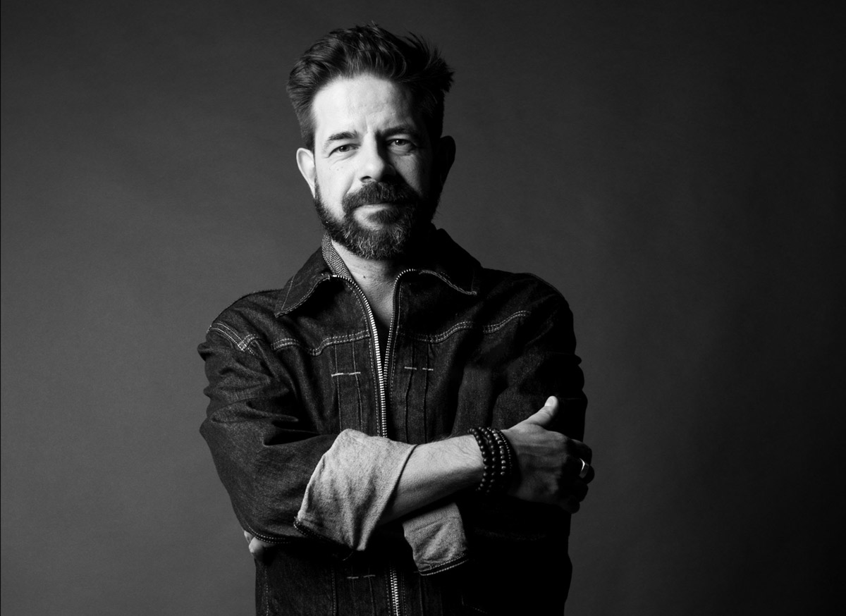 JP Coimbra anuncia álbum “Revealing” com novo single
