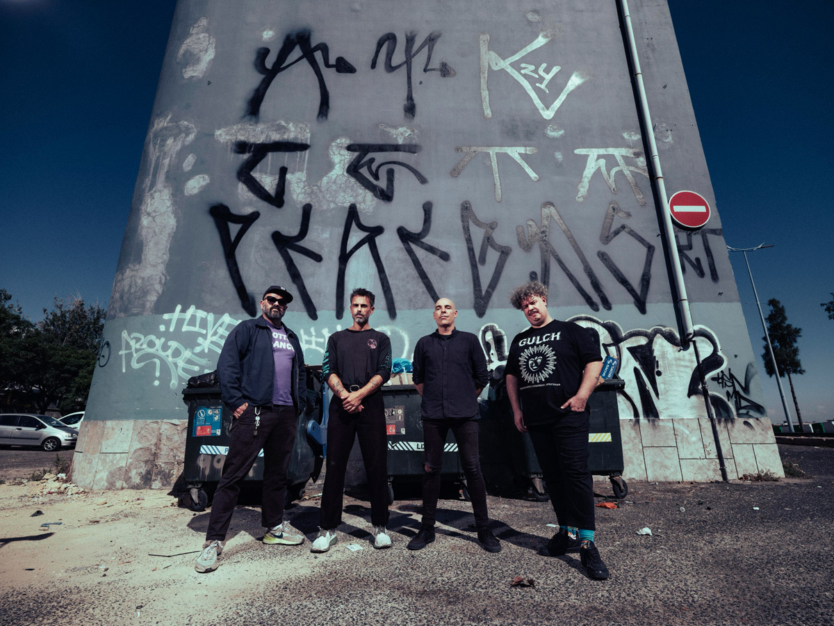 Mães Solteiras lançam single duplo e editam álbum em 2026