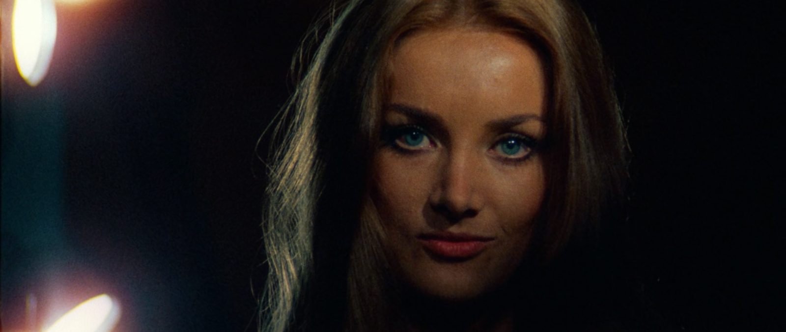 Lucio Fulci em sessão no Passos no Escuro com uma das obras-primas do giallo