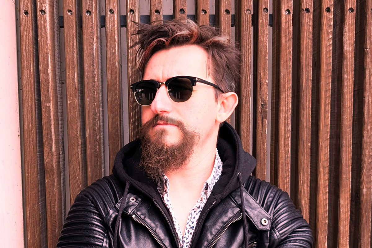 Peter Strange regressa com “A Fúria”, um single de rock agressivo e sem filtros