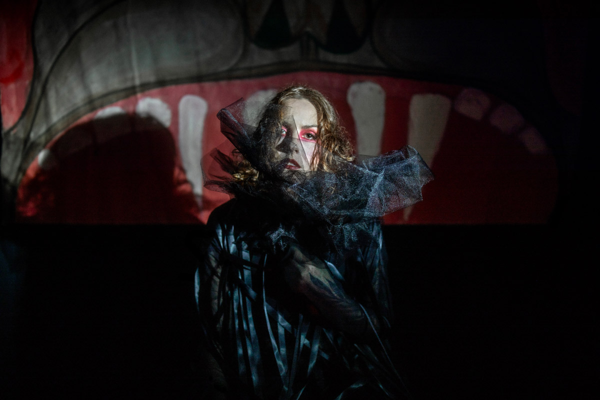 Emma Ruth Rundle lança single “Enough” do novo álbum “These Killing Times”